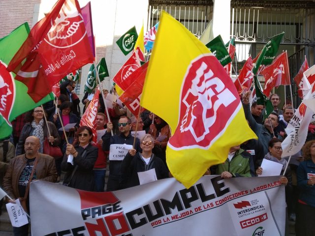 “¿Y la Junta pa cuándo?” Concentraciones de empleados públicos en las cinco provincias de Castilla- la Mancha para exigir al gobierno la mejora de sus condiciones laborales “¿Y la Junta pa cuándo?” Concentraciones de empleados públicos en las cinco provincias de Castilla- la Mancha para exigir al gobierno la mejora de sus condiciones laborales